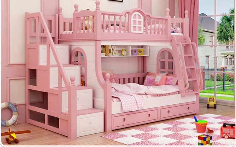 Phòng ngủ với chiếc giường tầng màu hồng đầy nữ tính