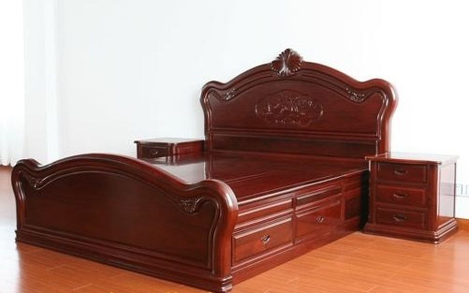 Giường ngủ gỗ cẩm lai là thiết kế mang lại sự sang trọng cổ kính
