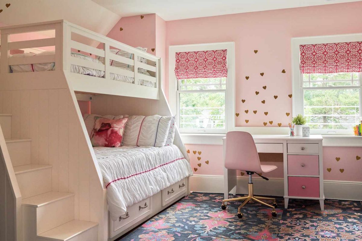 Mẫu nội thất phòng ngủ hồng có giường tầng đẹp cho bé