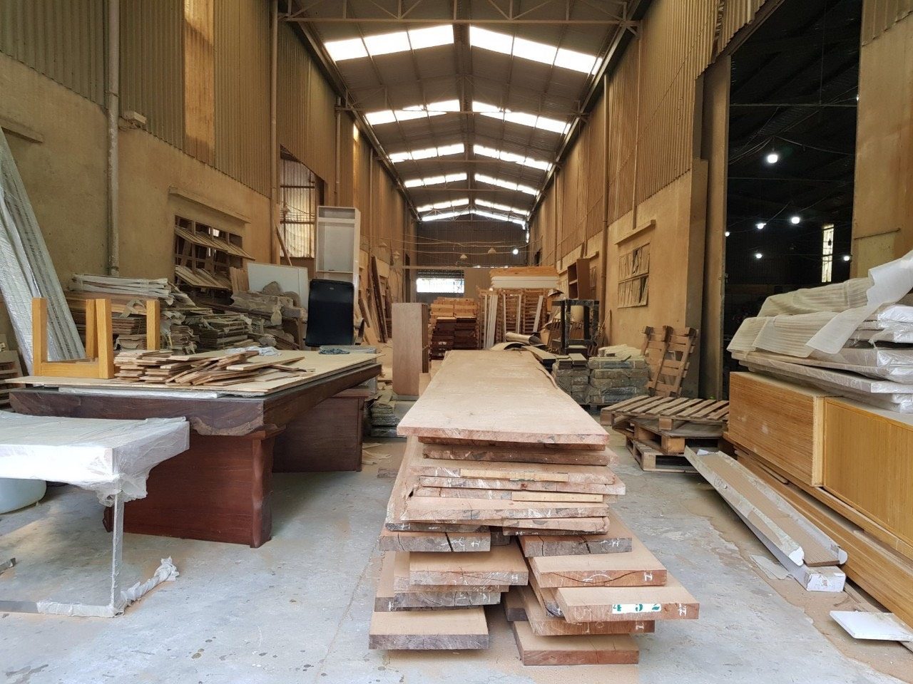 Xưởng sản xuất nội thất gỗ tự nhiên