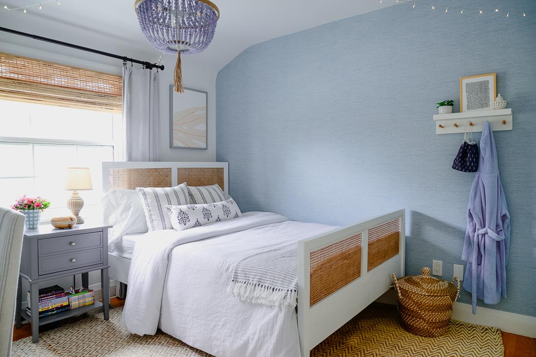 Phòng ngủ màu xanh cho nữ hiện đại