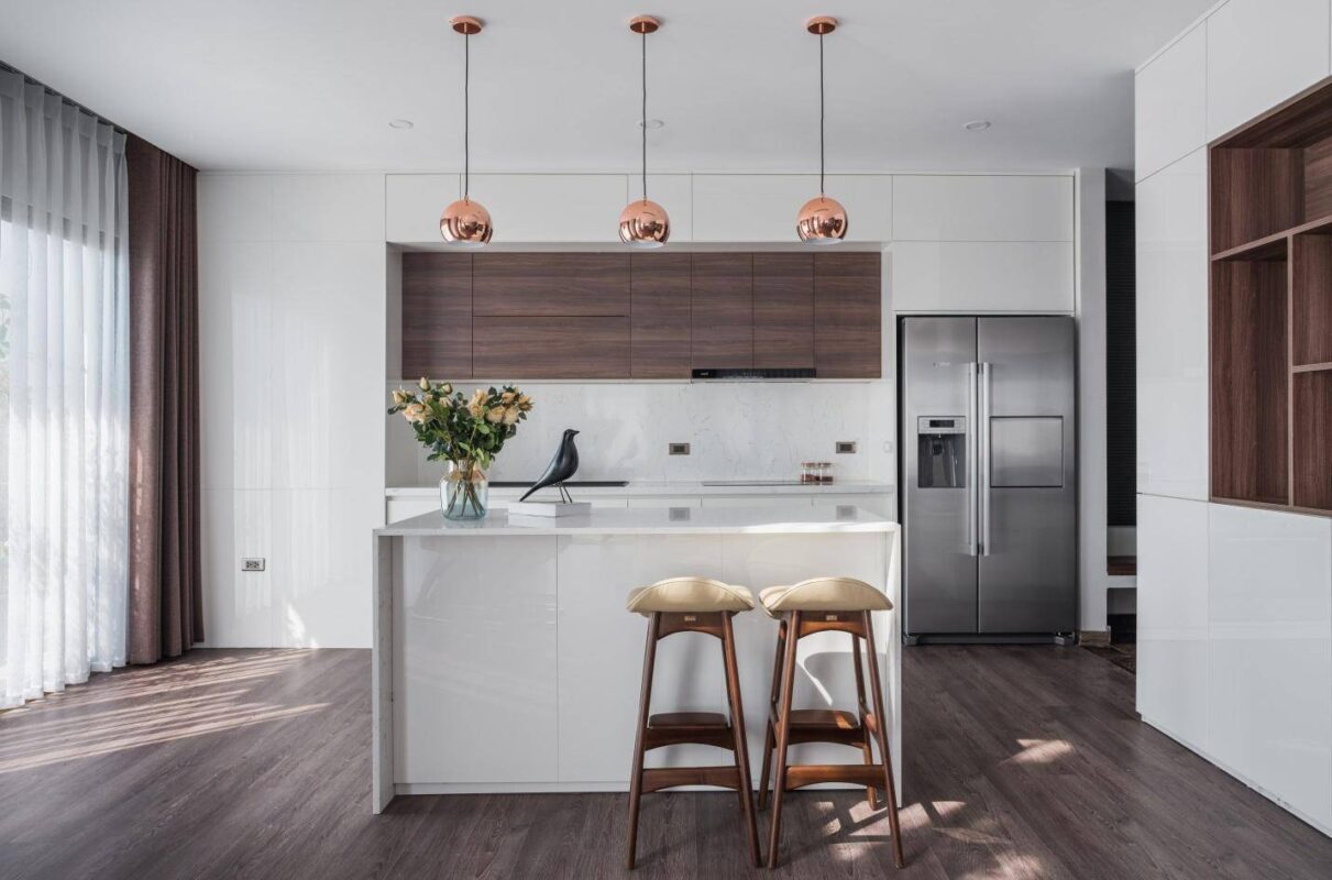 Tủ bếp thiết kế theo phong cách tối giản giúp tối ưu hóa công năng sử dụng và phù hợp với những công trình có diện tích không quá lớn