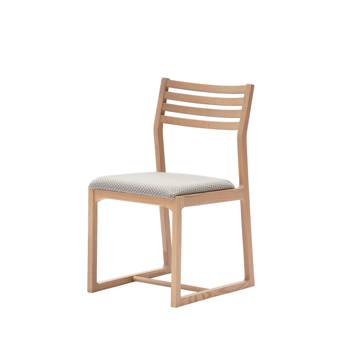 Ghế ngồi làm từ chất liệu gỗ sồi có nhiều ưu điểm thu hút người dùng