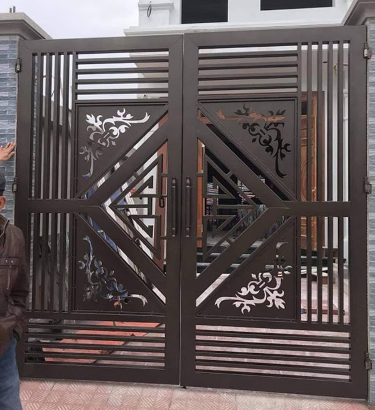 Mẫu cửa sắt, cổng sắt hộp sơn tĩnh điện, đẹp, hiện đại, mới nhất