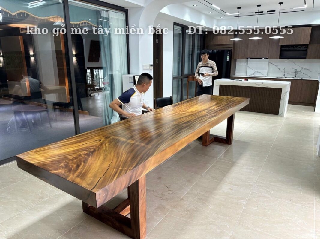 Chiêm ngưỡng mẫu bàn gỗ lớn cho biệt thự theo phong cách hiện đại