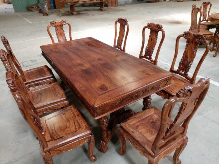 Chất liệu gỗ cẩm lai quý hiếm tạo nên những thiết kế bàn cao cấp, thượng lưu