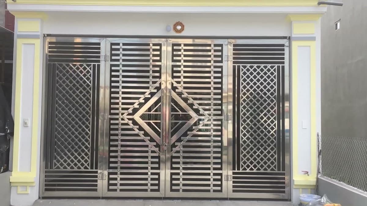 Thiết kế cổng nhà đẹp bằng inox nổi bật với độ bền về thời gian sử dụng