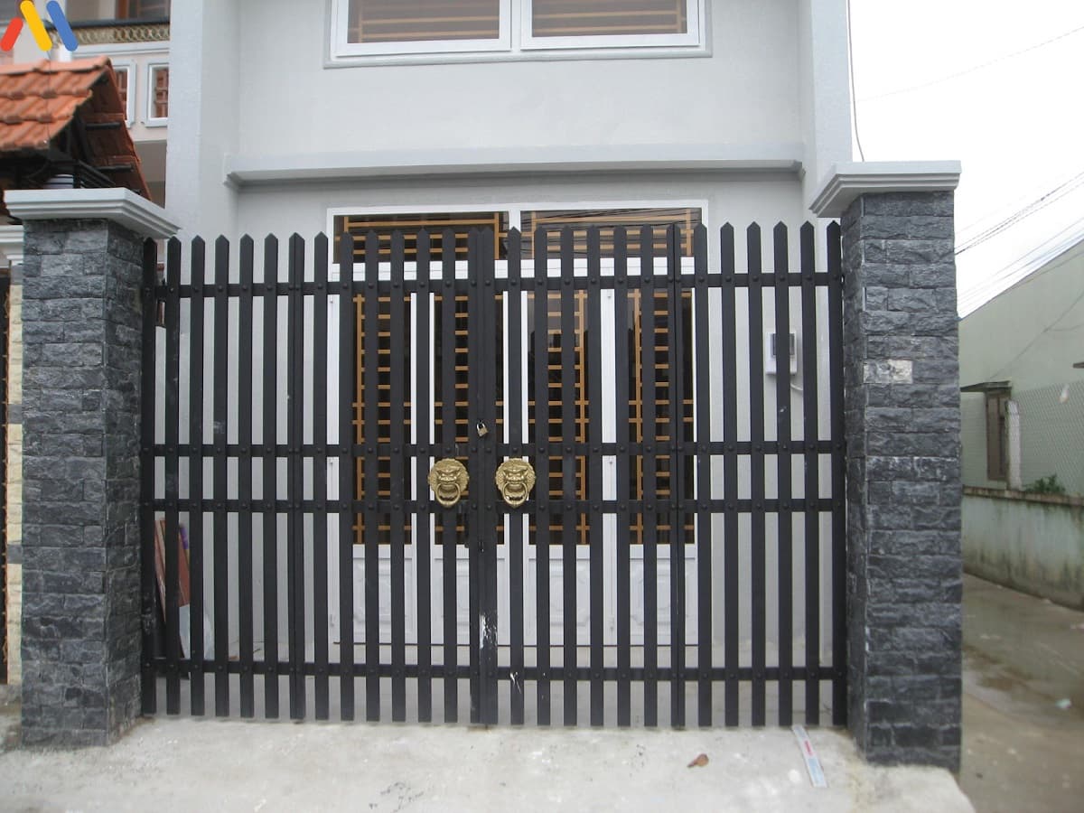 Mẫu cổng nhà đẹp đơn giản với 2 cánh