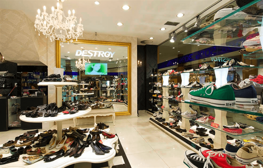 Phong cách thiết kế shop giày dép nhỏ cá tính dành cho khách hàng trẻ trung