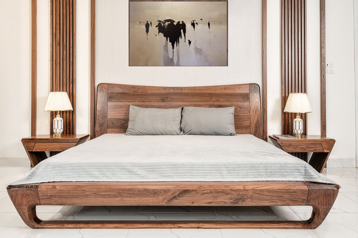 Mẫu giường đẹp bằng gỗ óc chó cao cấp