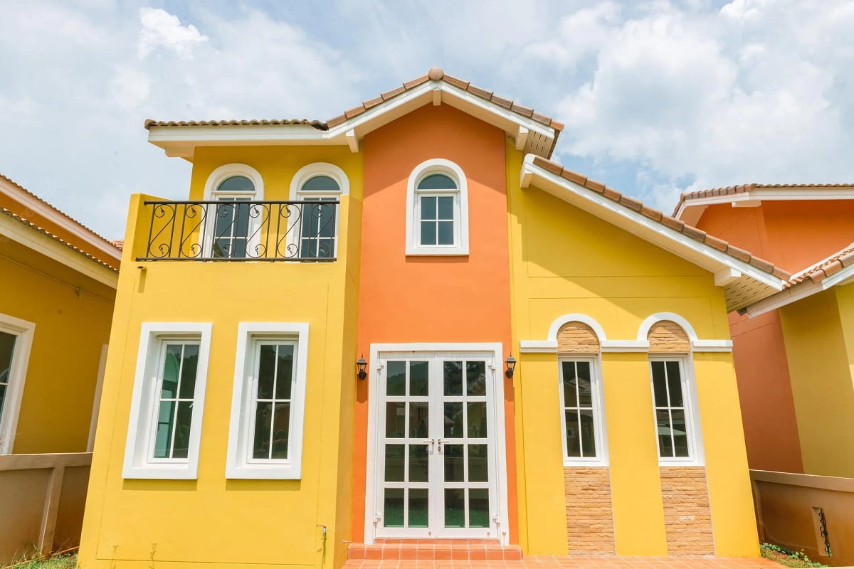 Màu sơn nhà đẹp bên ngoài màu vàng tươi