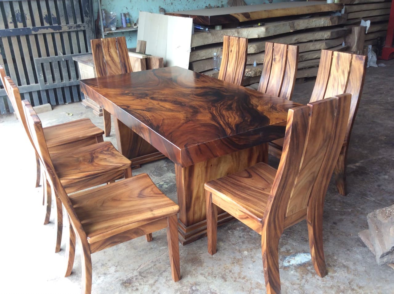 Những loại gỗ được sử dụng làm bàn ăn gỗ nguyên khối