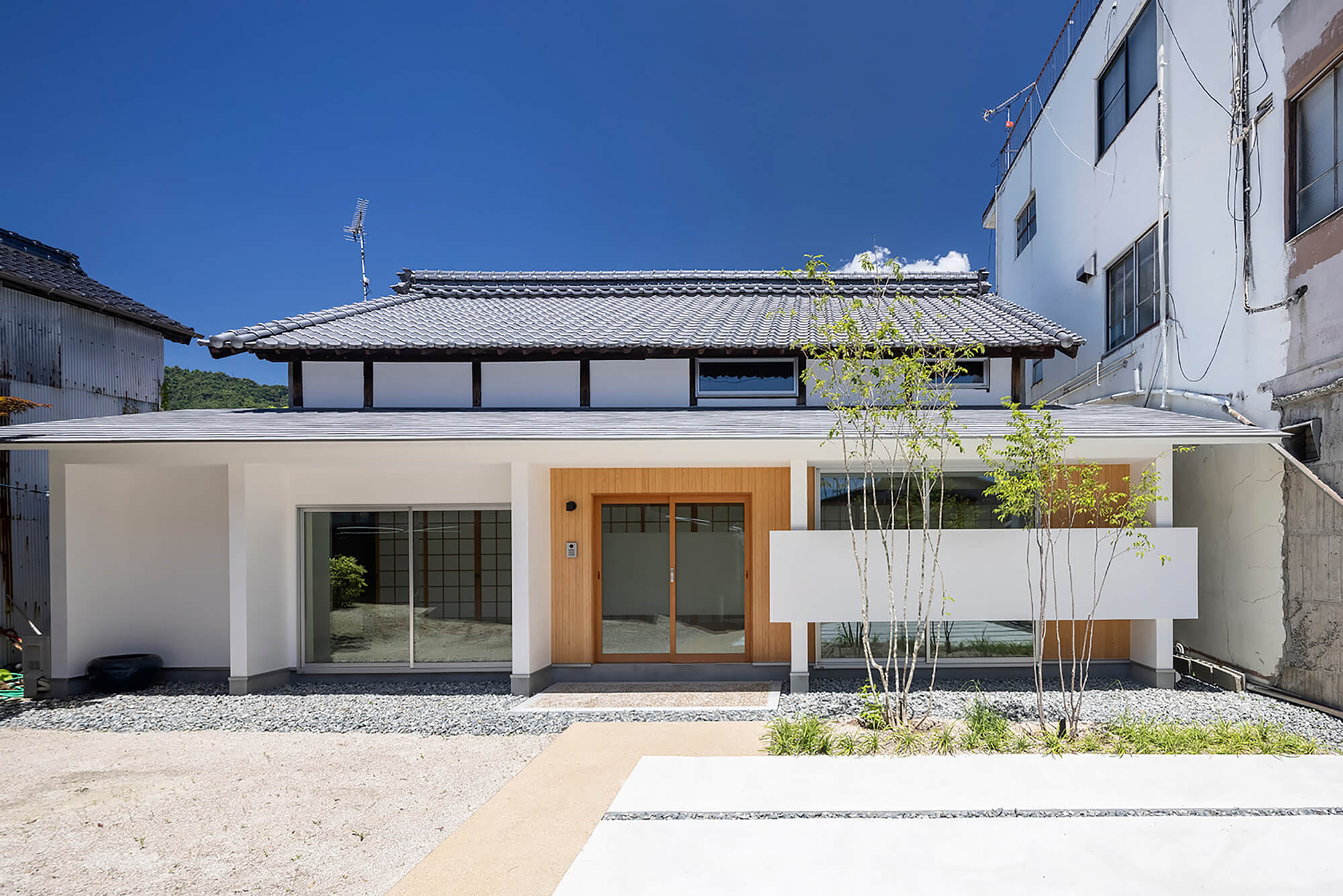 Mẫu nhà cấp 4 kiểu Nhật thiết kế gác mái pha trộn kiến trúc hiện đại với truyền thống