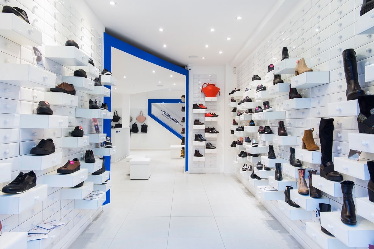 Thiết kế shop giày dép phù hợp với đối tượng khách hàng
