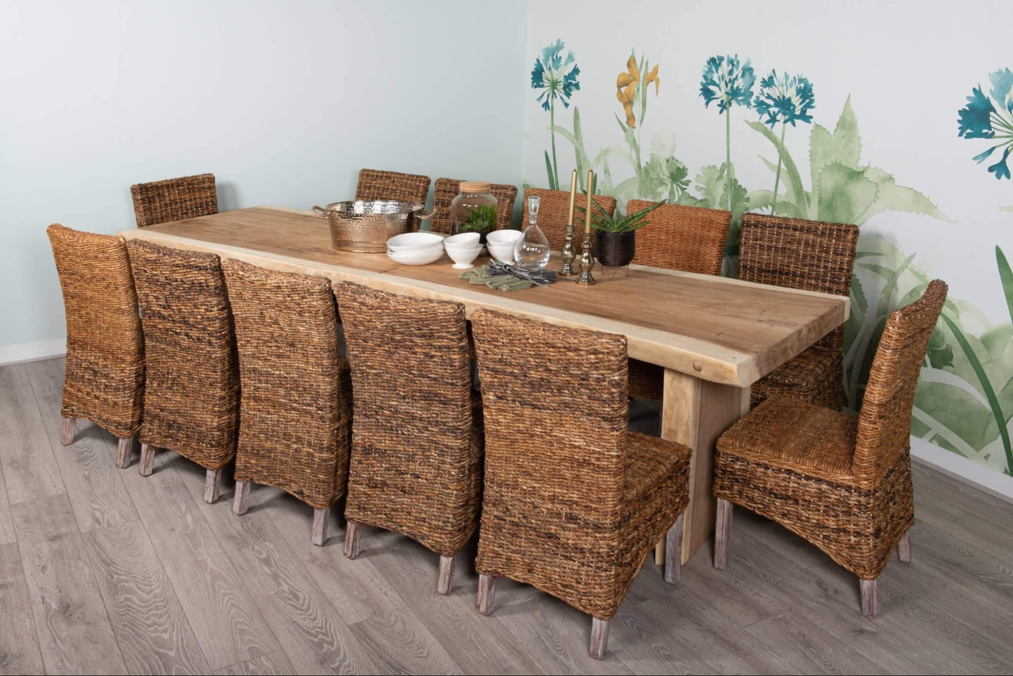 Chiêm ngưỡng thiết kế sang trọng của những mẫu bàn ăn bằng gỗ tự nhiên