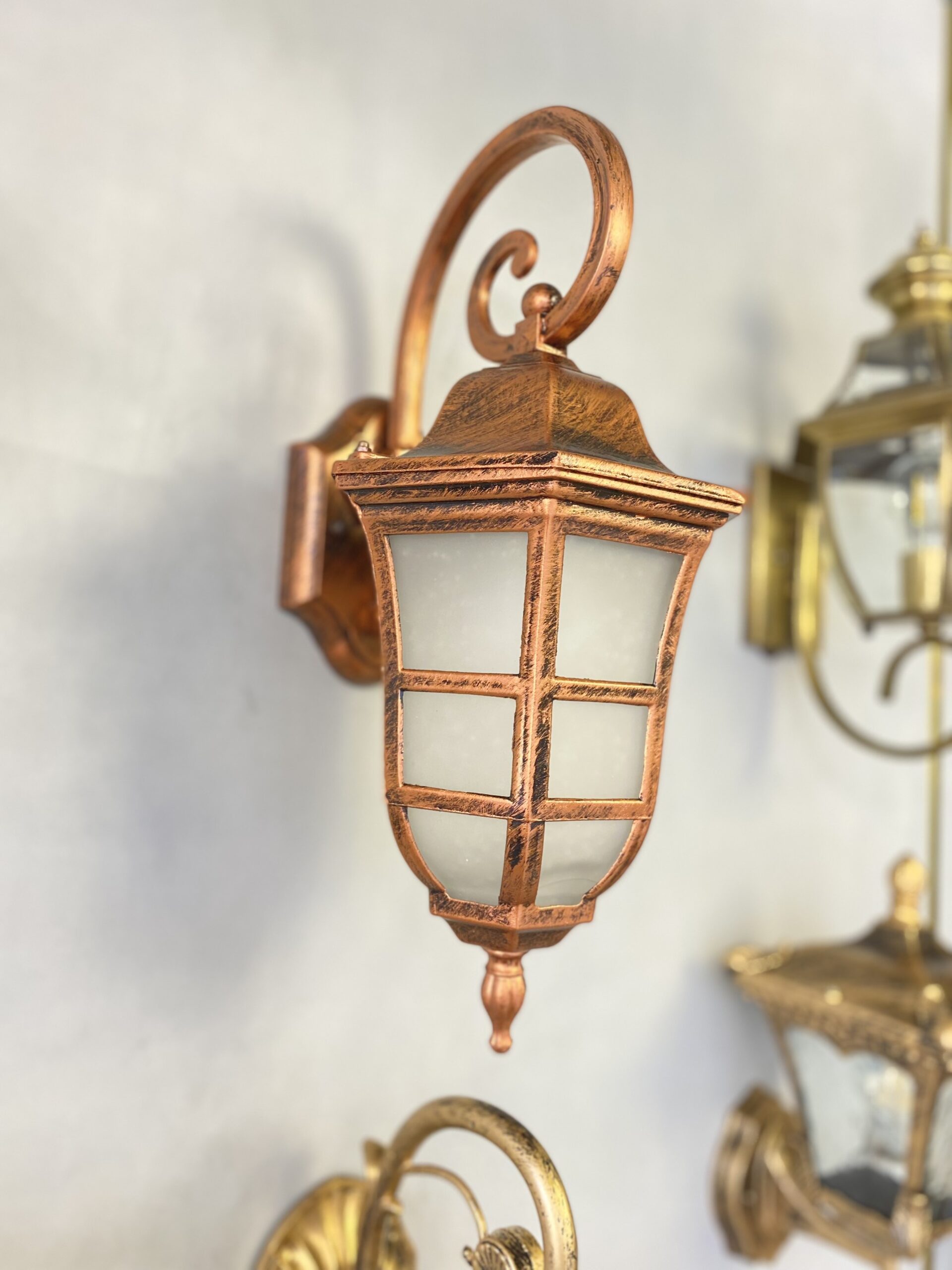 Mẫu đèn treo tường tân cổ điển vách đồng với 1 bóng trang trí