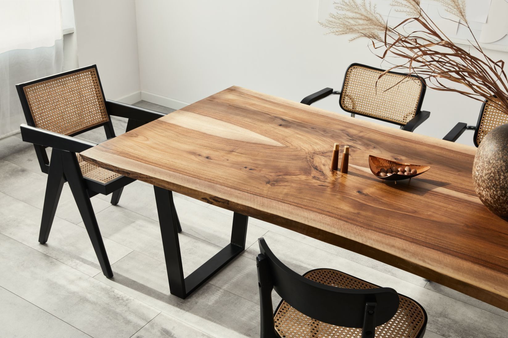 Bàn ghế chân sắt gỗ đẹp cho nhà hàng, văn phòng vô cùng tinh tế