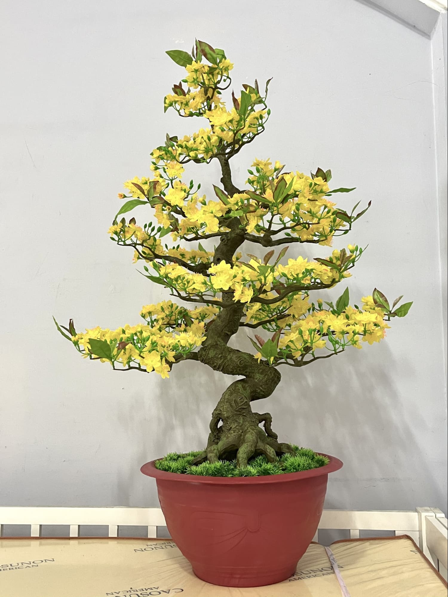 Thiết kế cây mai giả dáng bonsai uyển chuyển, mềm mại