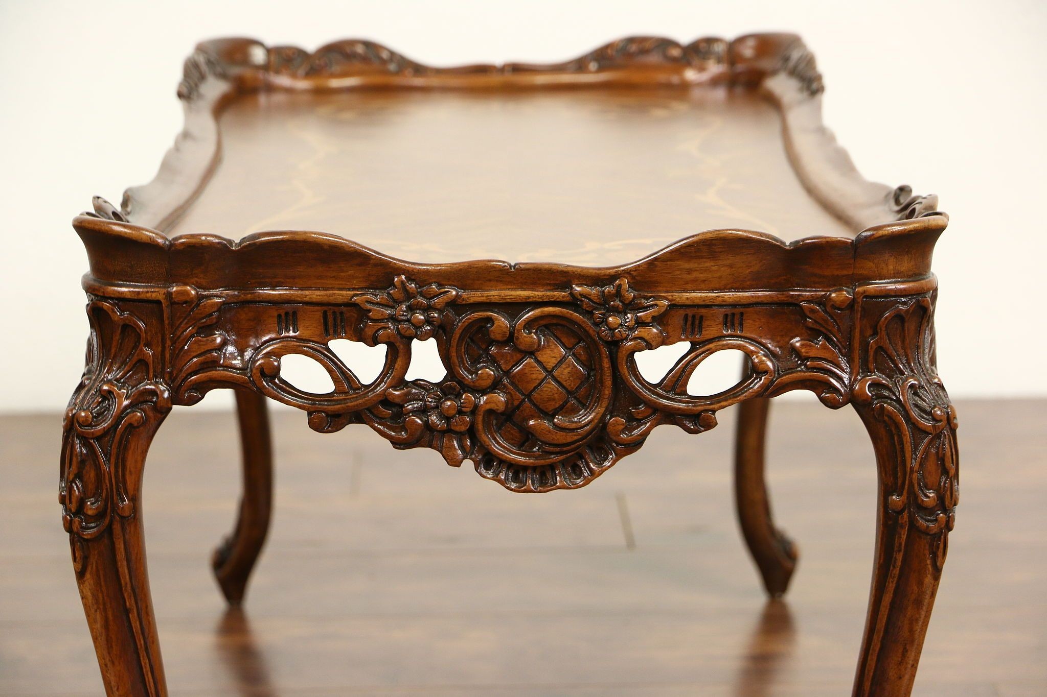 Chân bàn gỗ tự nhiên kiểu dáng cổ điển 