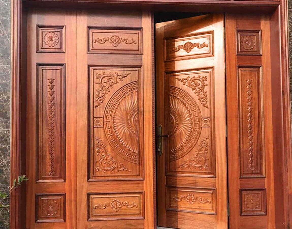 Những mẫu cửa gỗ biệt thự đẹp được chạm trổ tinh tế