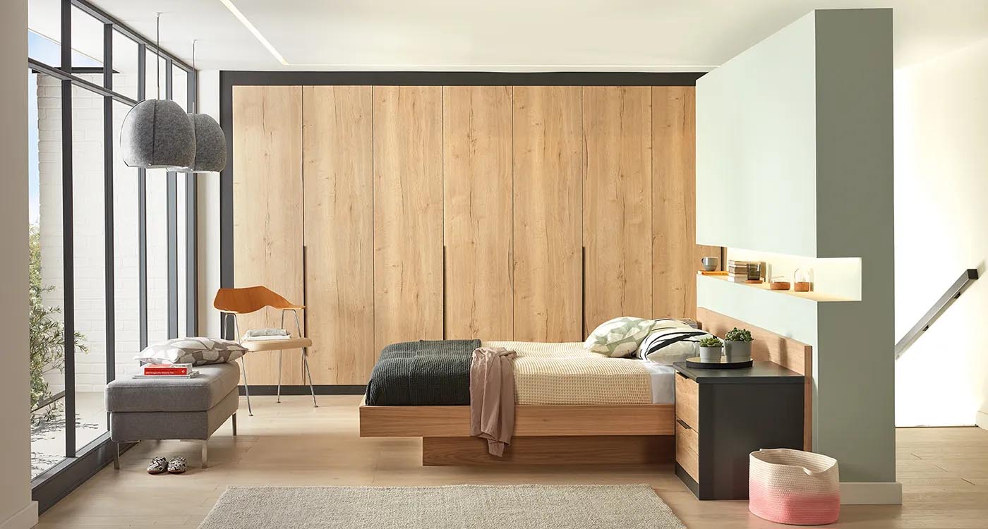 Tủ áo âm tường bằng gỗ tự nhiên