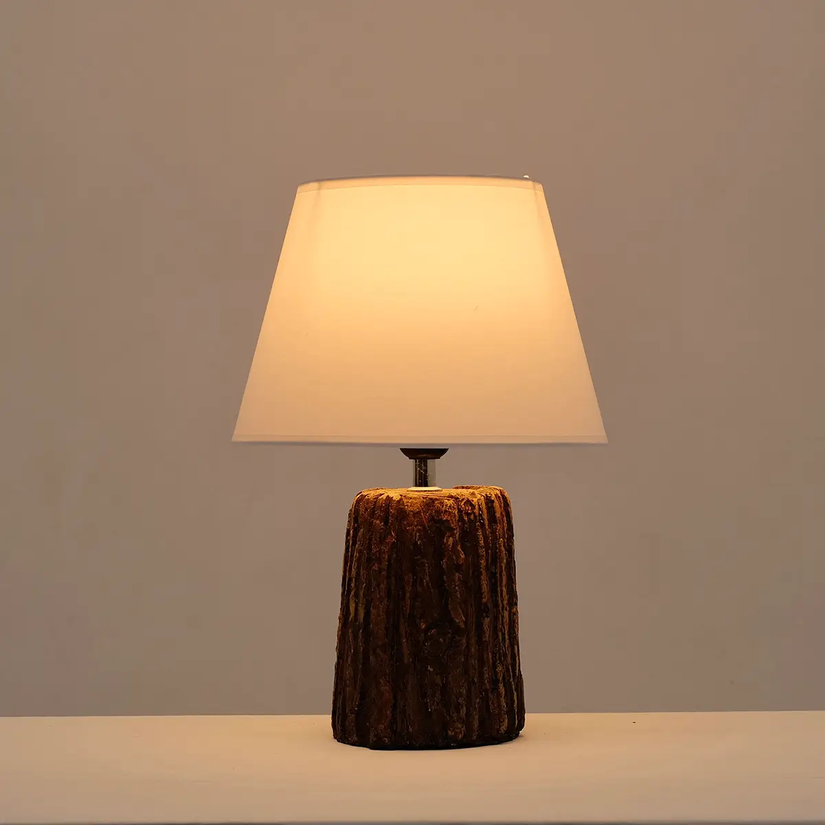 Mẫu đèn trang trí bàn học bằng gốm sứ thân gỗ