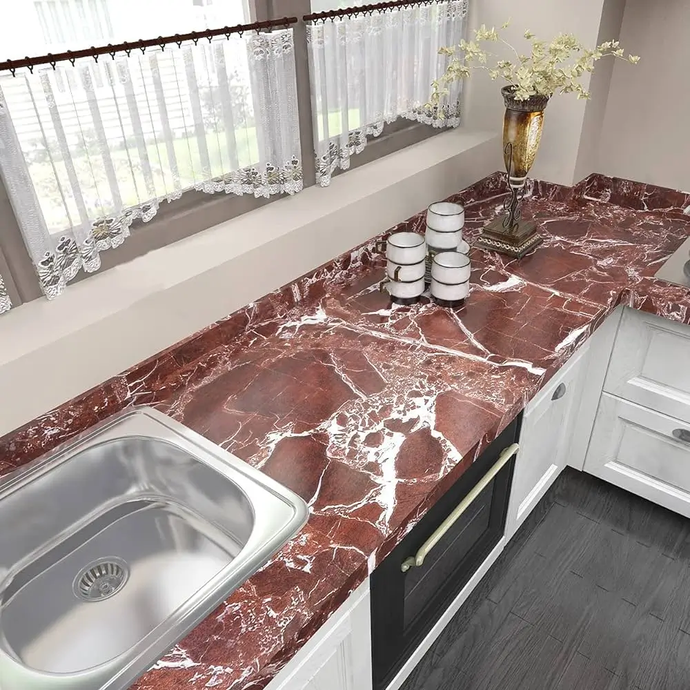 Decal dán bếp đá hoa cương đỏ tạo sự nổi bật cho căn bếp nhà bạn