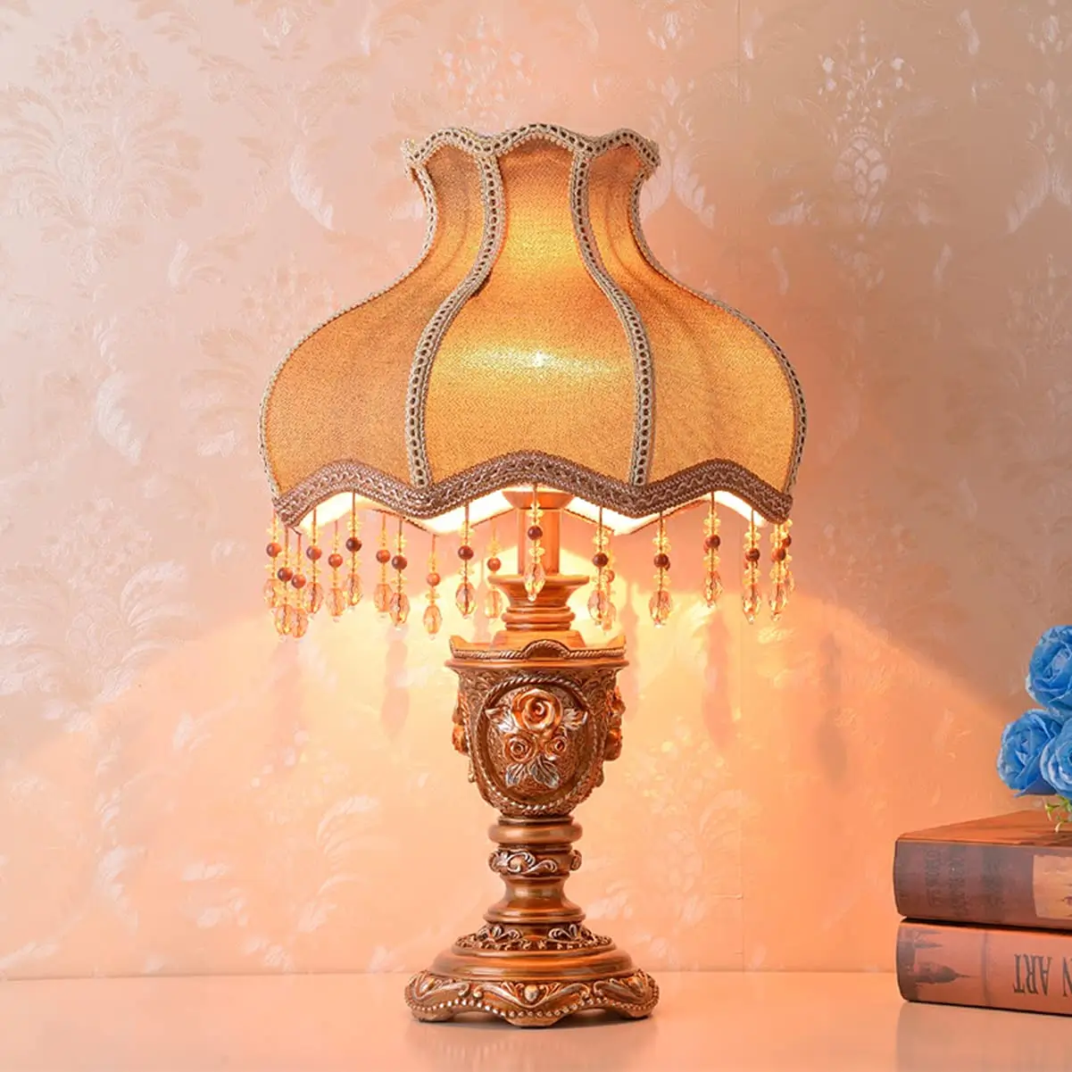 Mẫu đèn bàn phong cách châu Âu cổ điển