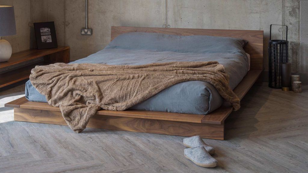 Giường ngủ gỗ óc chó tự nhiên