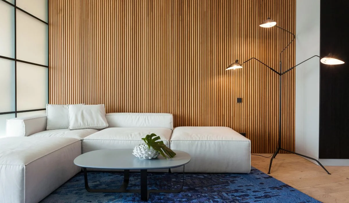  Mẫu vách ốp tường bằng gỗ mang đến cảm giác ấm cúng và gần gũi với thiên nhiên cho phòng khách