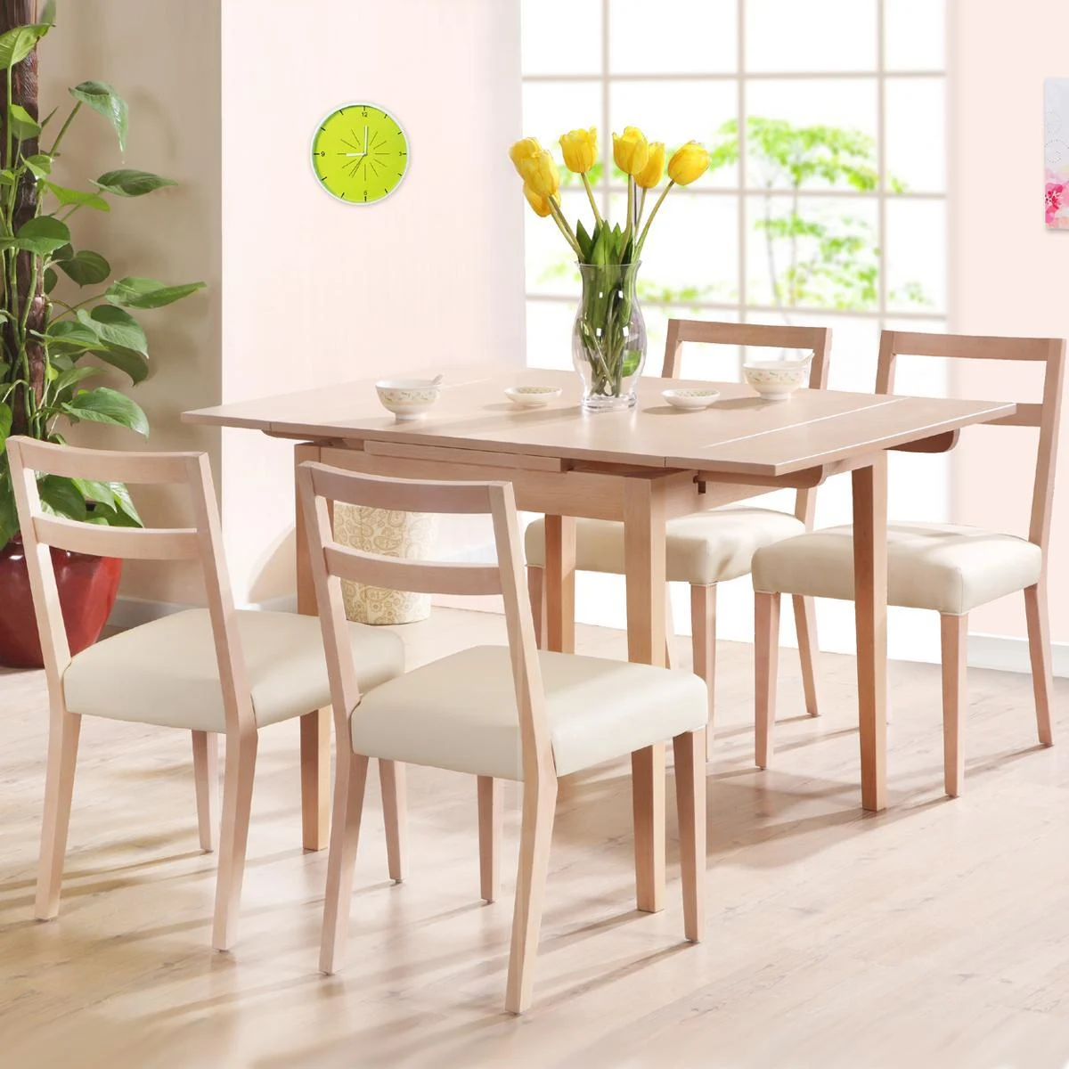Tiết kiệm diện tích cho căn nhà khi sử dụng mẫu bàn ăn 4 ghế bằng gỗ cao su