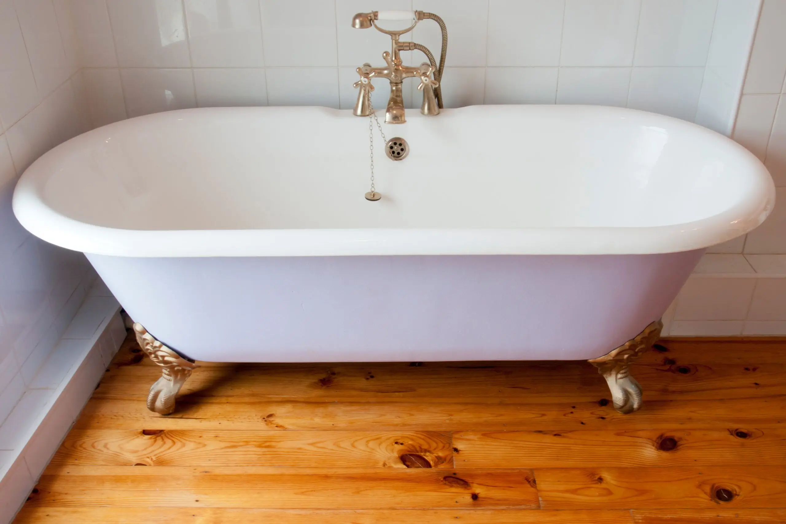 Kích thước bồn tắm nằm size vừa phù hợp với nhiều diện tích không gian khác nhau