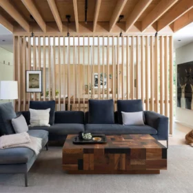 Vách ngăn bằng gỗ tự nhiên cho phòng khách