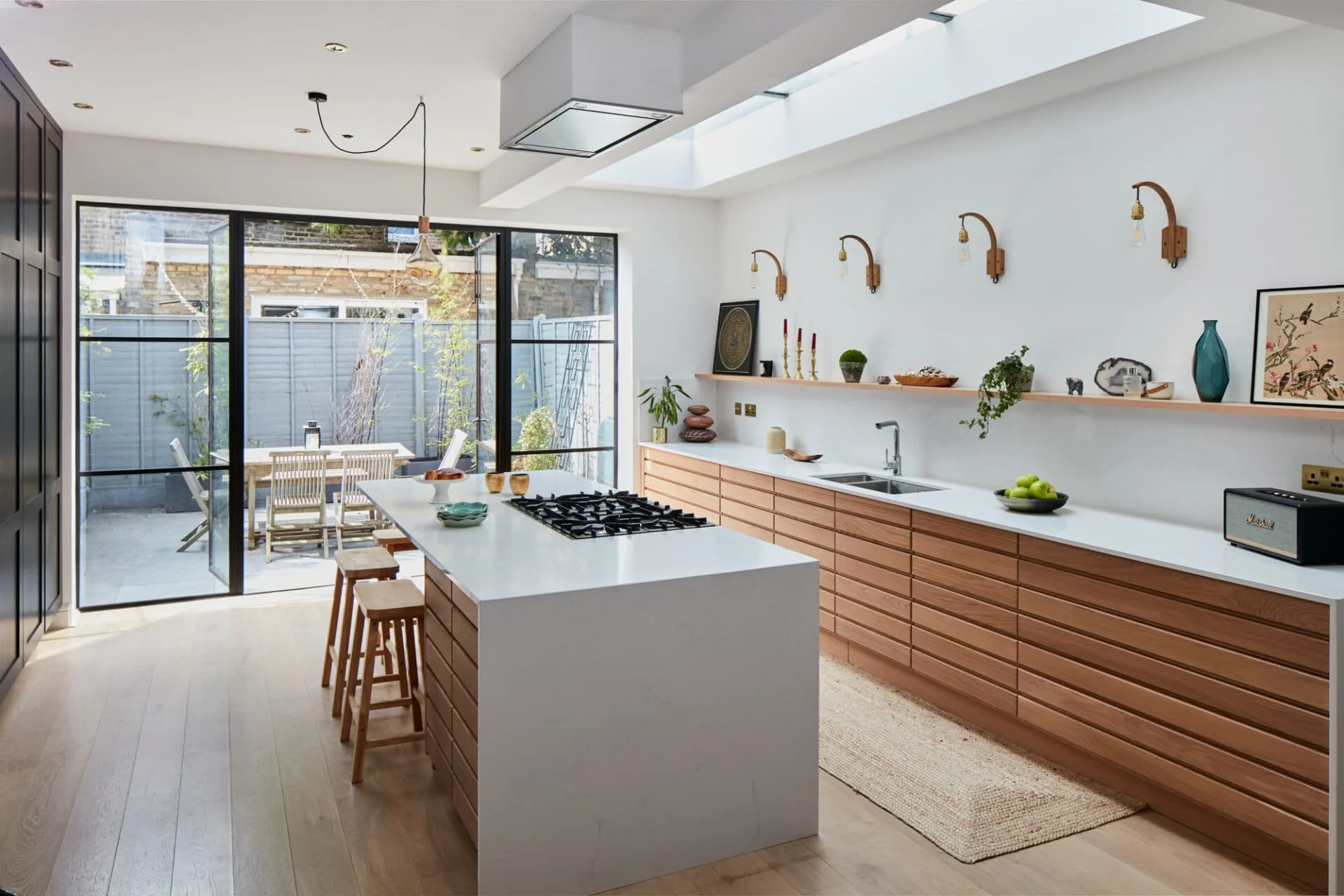 Thiết kế nhà bếp hiện đại không gian hẹp