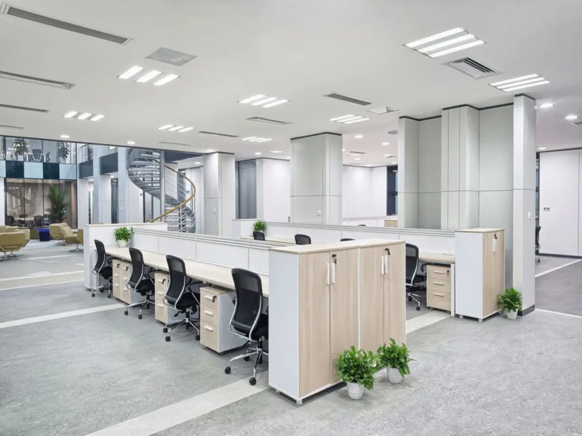 Thiết kế nội thất văn phòng là việc lựa chọn, bố trí, sắp xếp không gian làm việc sao cho tối ưu