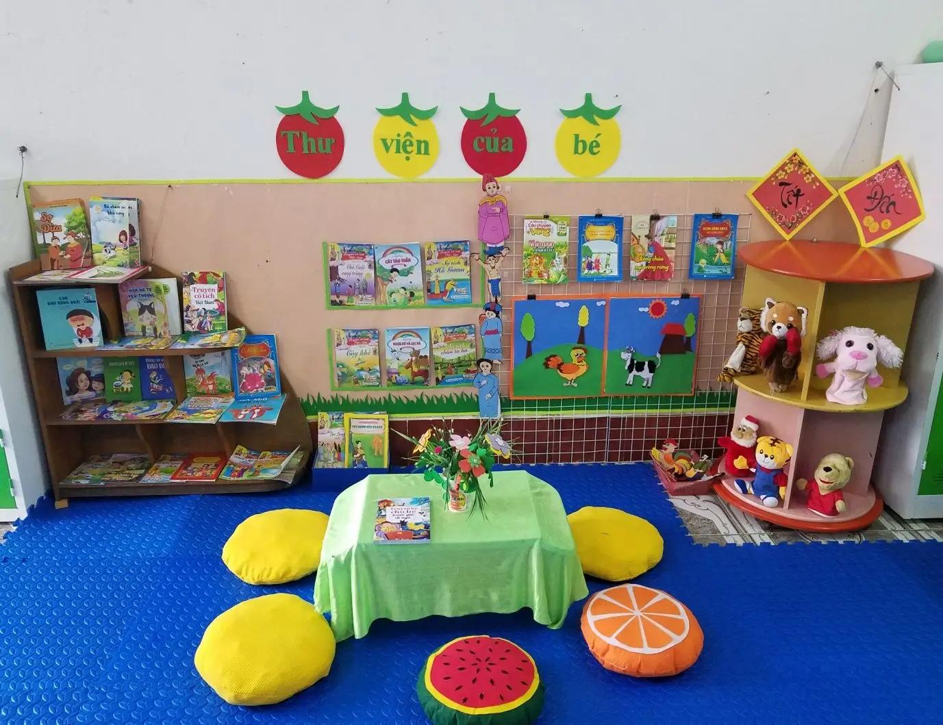 Trang trí góc thư viện phù hợp với trẻ mầm non