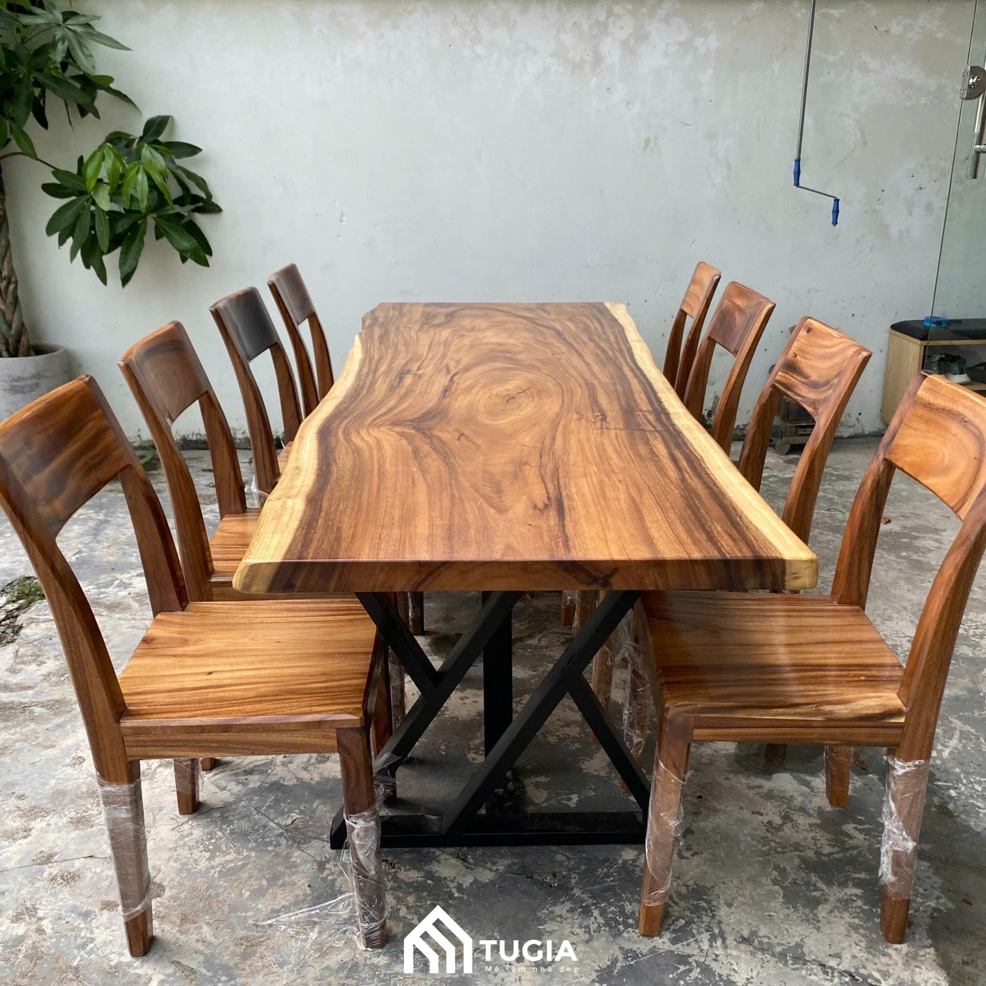 Bộ bàn ghế bằng gỗ me tây mặt bàn tự nhiên 6 chỗ ngồi
