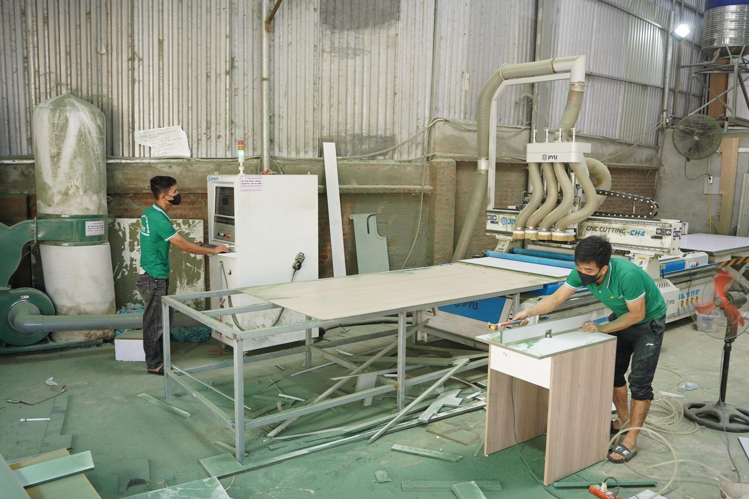 Xưởng sản xuất sản phẩm nội thất gỗ óc chó