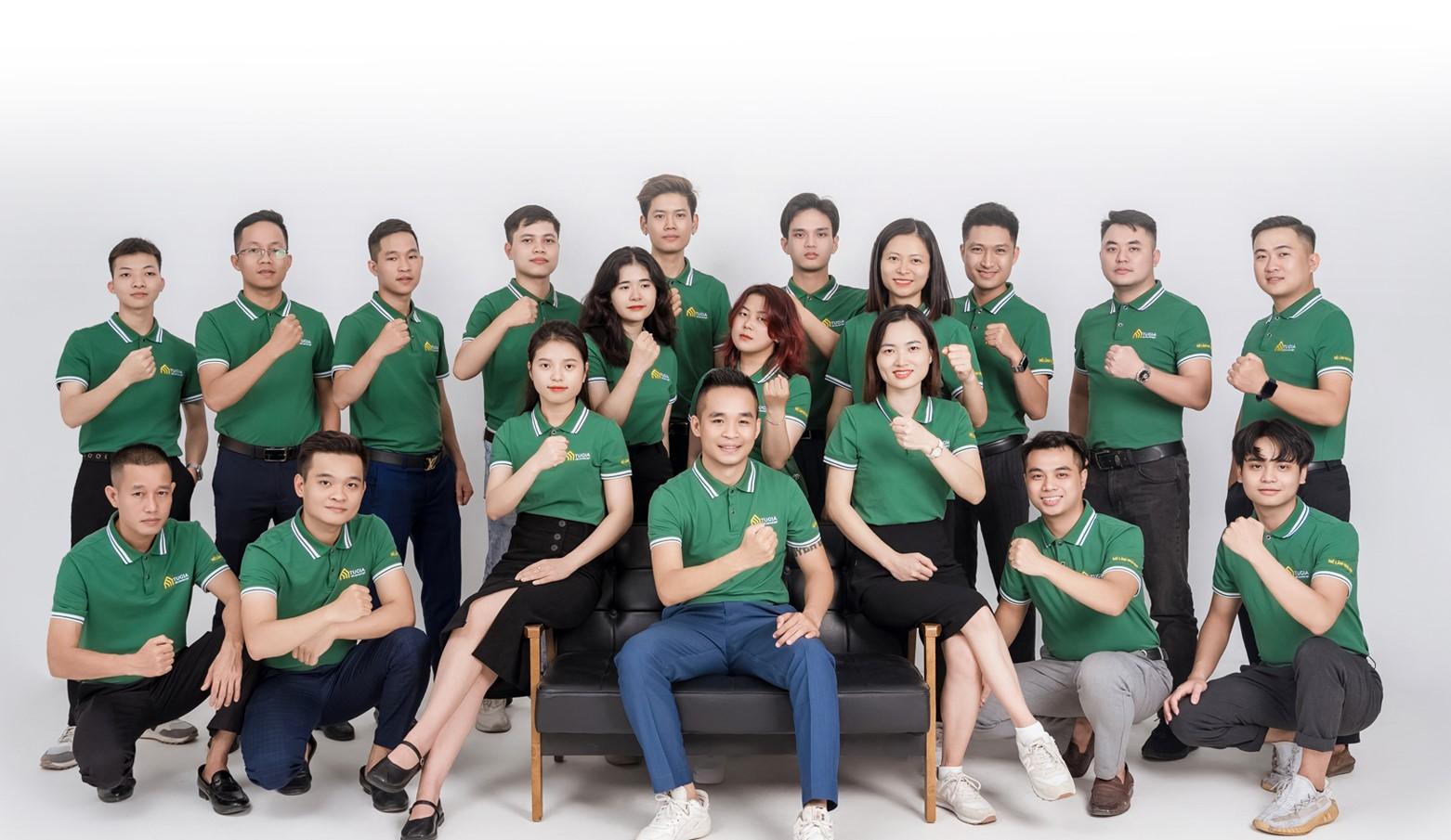 Đội ngũ nhân sự Nội Thất Tứ Gia trong lĩnh vực thiết kế thi công nội thất