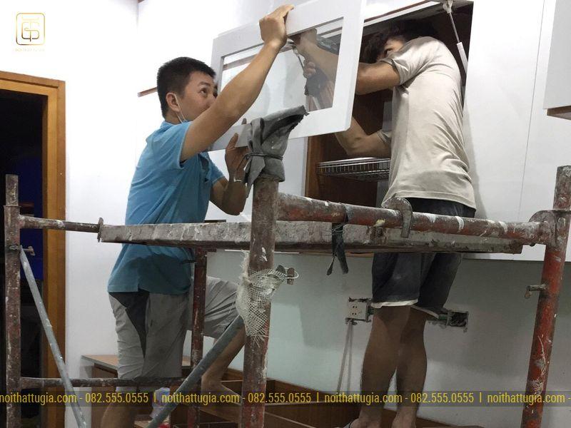 Đội ngũ nhân viên thi công làm việc chuyên nghiệp và tận tâm