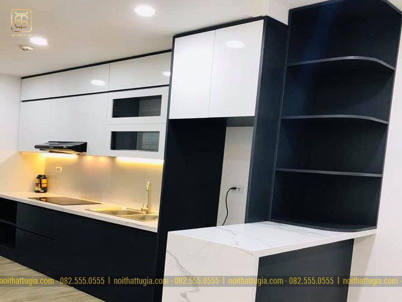Tủ bếp kịch trần với gỗ công nghiệp MDF chống ẩm