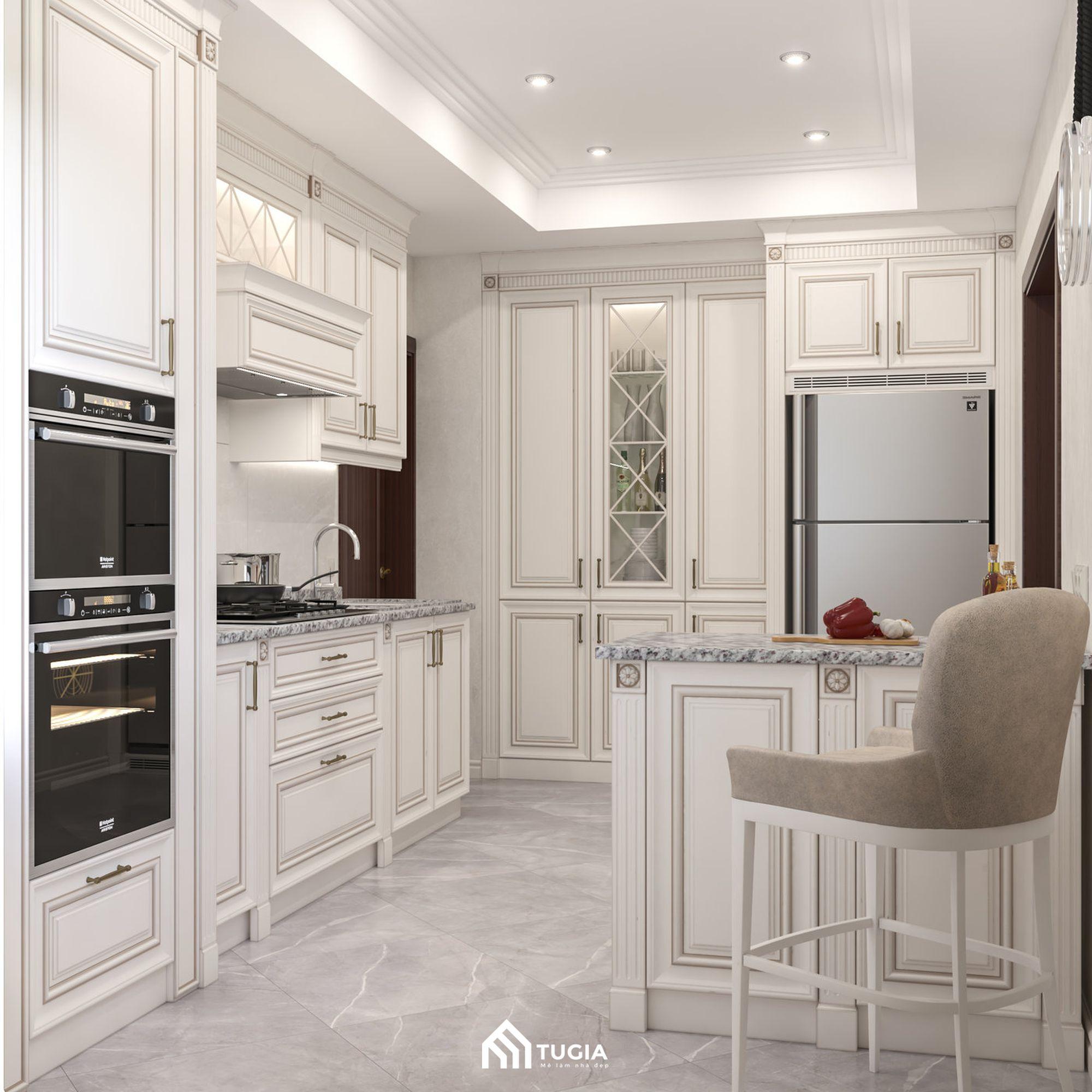 Toàn bộ hệ tủ bếp và bàn đảo được trang trí phào chỉ nhẹ nhàng kết hợp tay nắm hoa văn đặc trưng của phong cách tân cổ điển