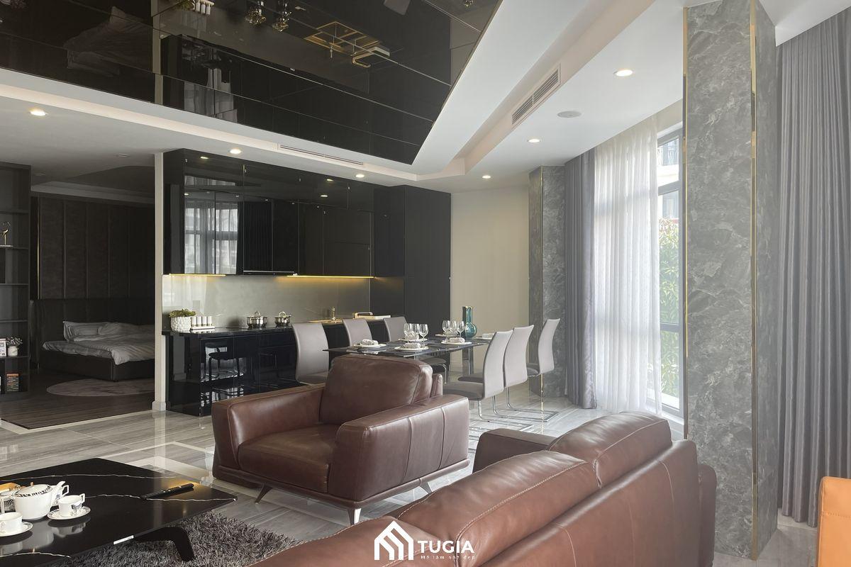 Phòng khách và phòng bếp của biệt thự tân cổ điển được bố trí liền mạch nhau tạo sự thoáng đãng và tối ưu diện tích