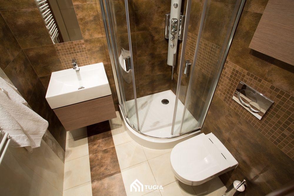 Sử dụng thiết bị vệ sinh kích thước nhỏ như bồn cầu treo tường, bồn rửa kích thước nhỏ,...