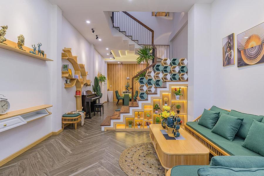 Decor phòng khách nhà ống đẹp liền bếp