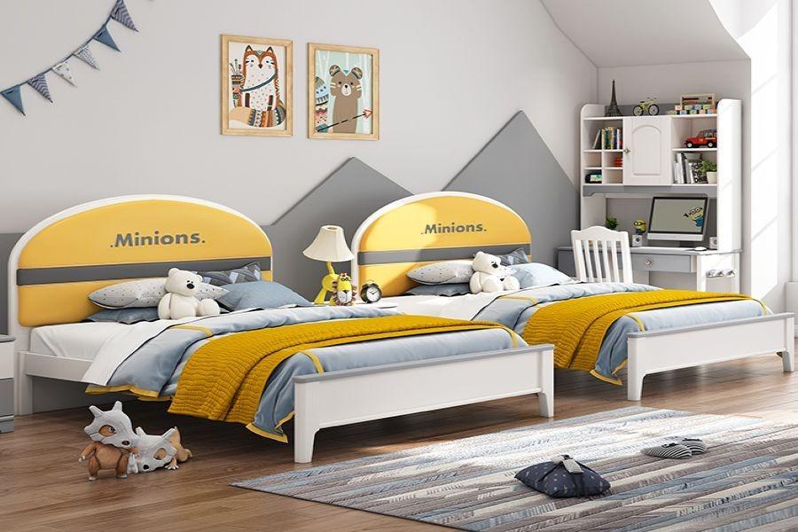Giường ngủ được thiết kế màu vàng và xanh xám đan xen độc đáo, sáng tạo