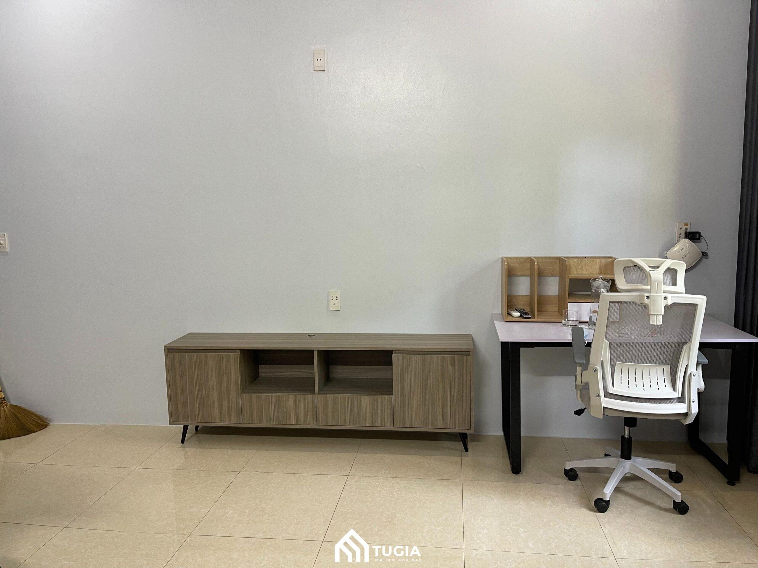 Thi công nội thất phòng ngủ với không gian làm việc bên cạnh cửa sổ