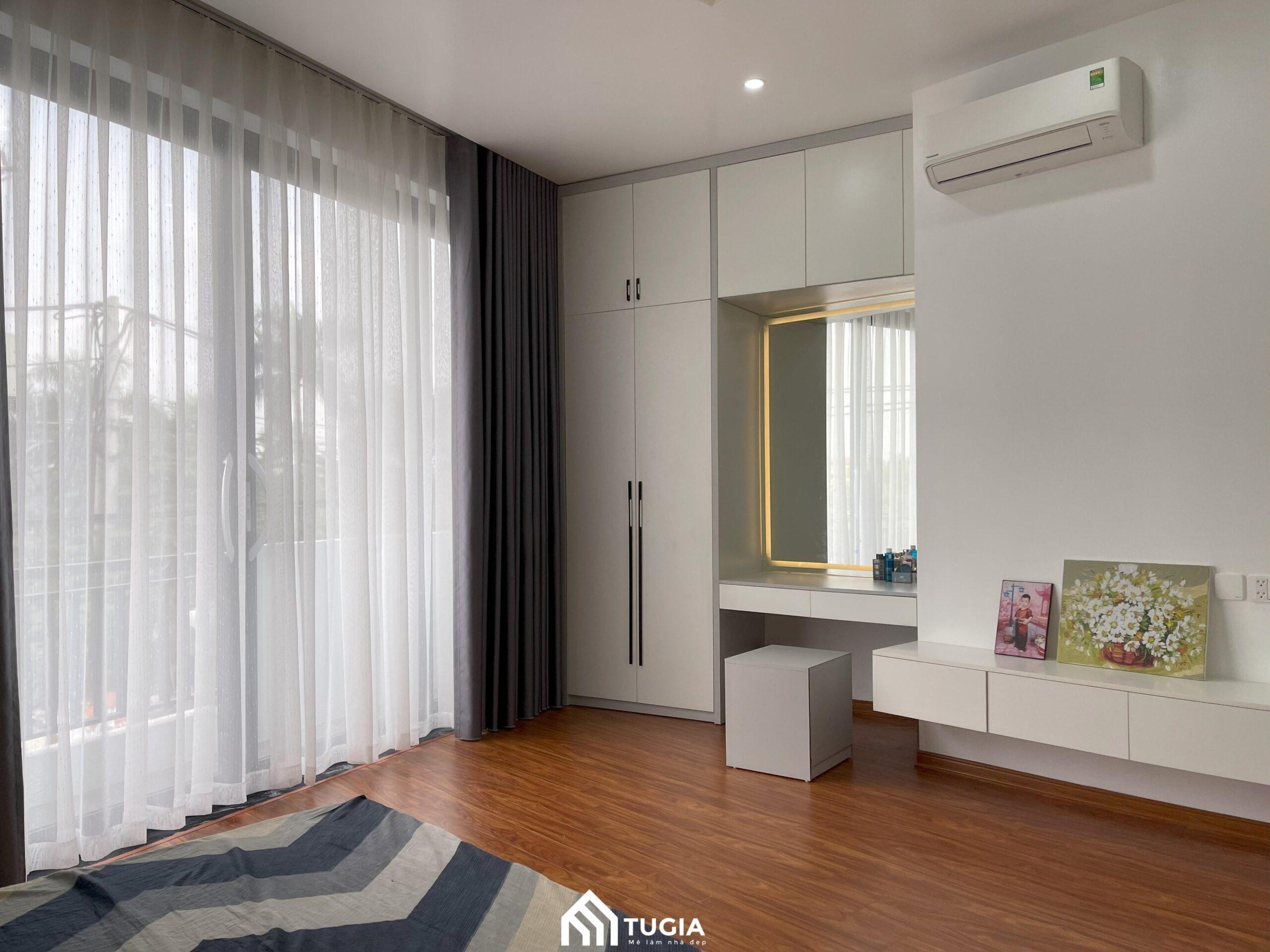 Nội thất Tứ Gia thi công phòng ngủ với bàn trang điểm âm tường
