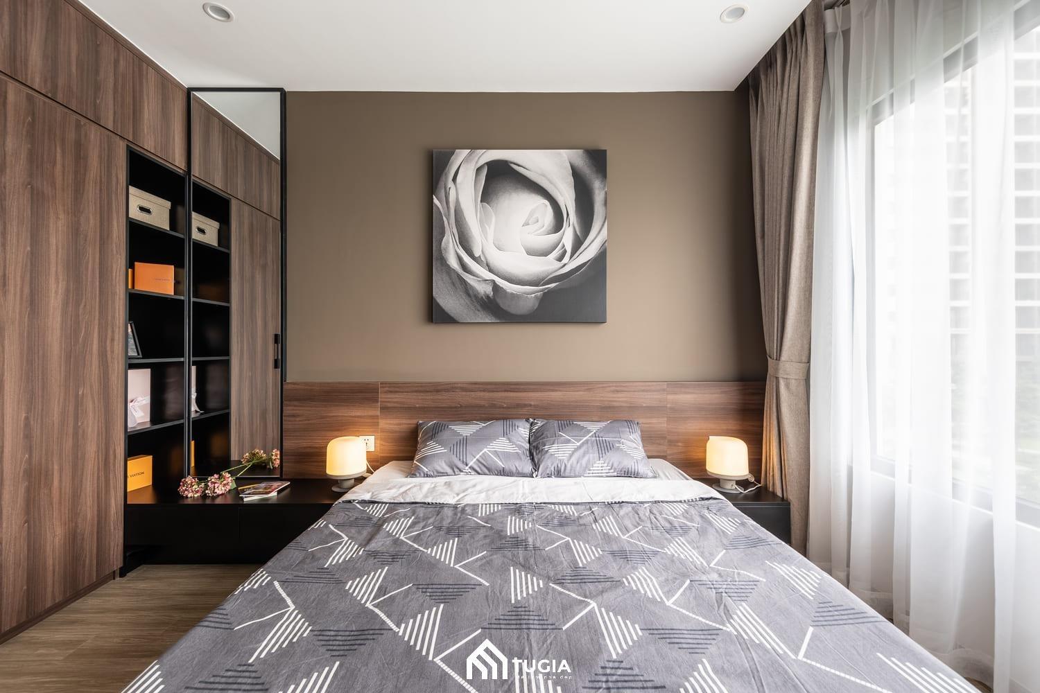 Thi công nội thất phòng ngủ cho vợ chồng với giường ngủ bằng gỗ công nghiệp