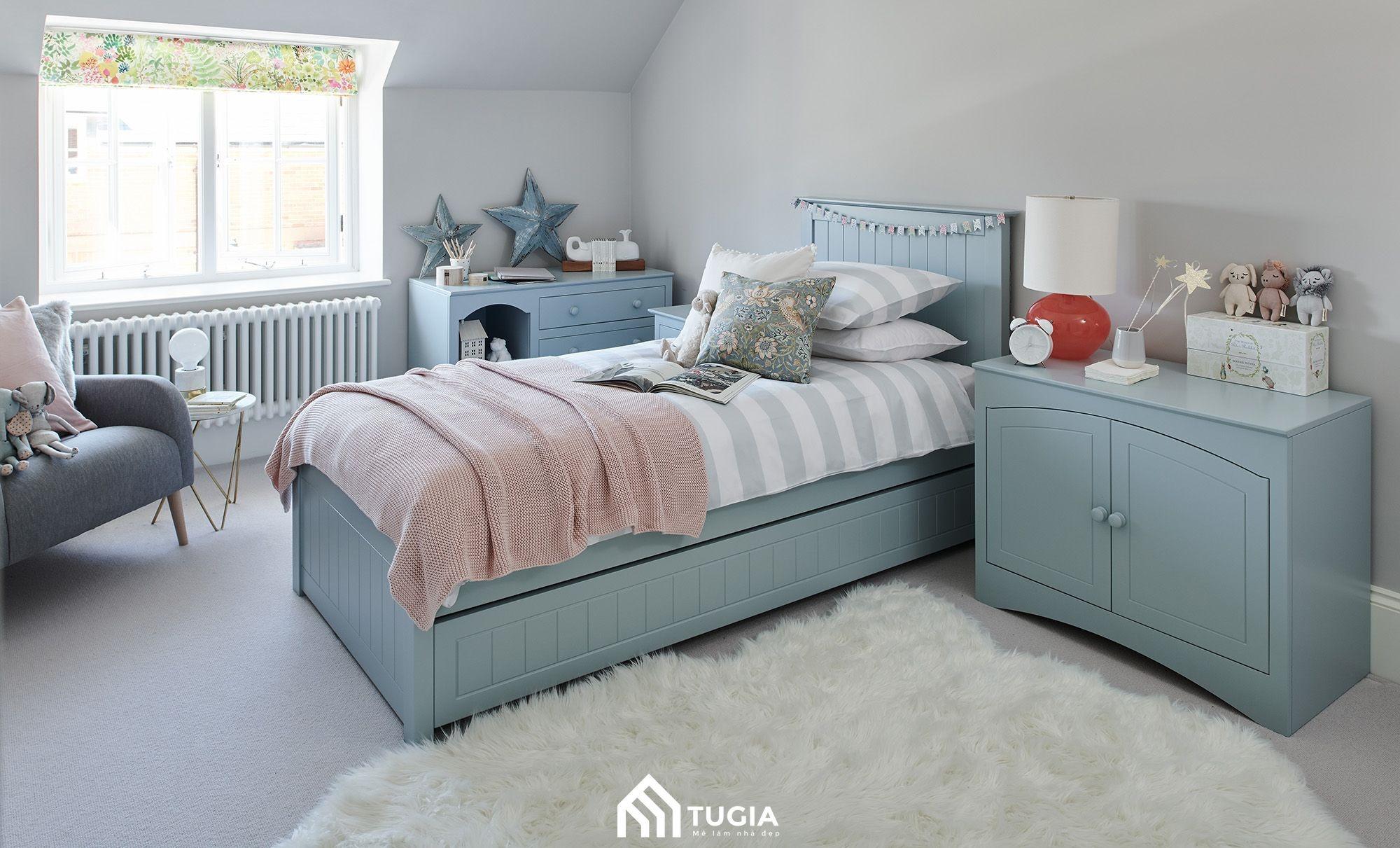 Nên sử dụng màu sắc tươi sáng như xanh, hồng hoặc pastel để tạo không gian vui tươi